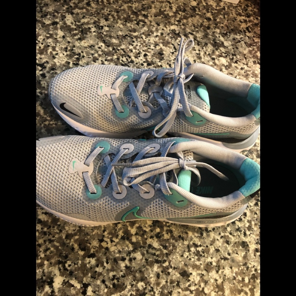 Women’s Nike Renew Run size 9 🤍